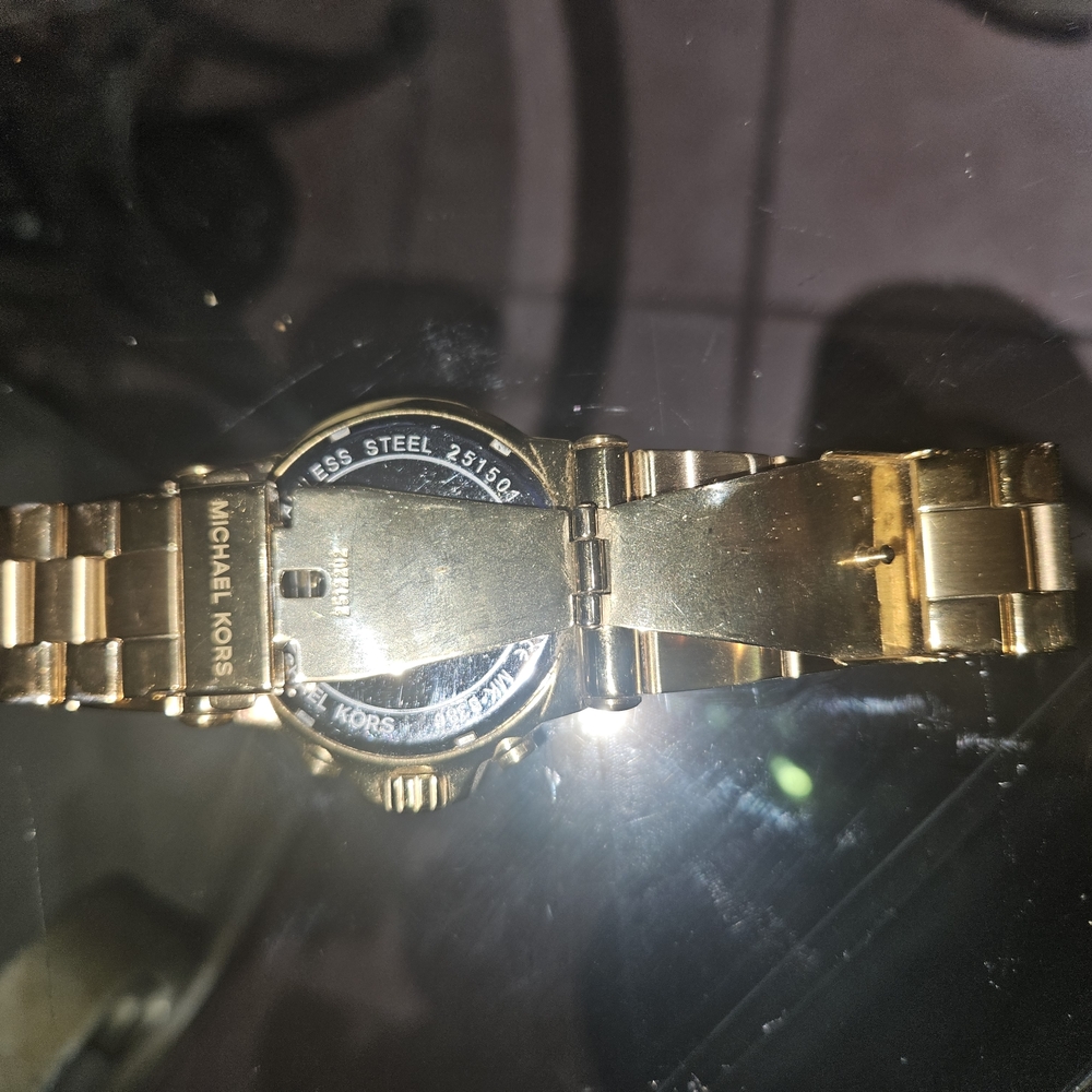 Elegant 1 Silver, 1 Rose Gold and 2 Gold Watches with Crystal Accents. - Picture 4 of 9